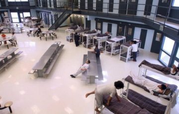 Américas: Personas solicitantes de asilo y migrantes deben tener acceso a vacunas contra COVID-19