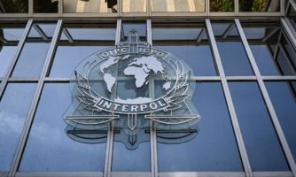Global: El uso indebido de las notificaciones rojas de Interpol contra disidentes es un grave fracaso institucional