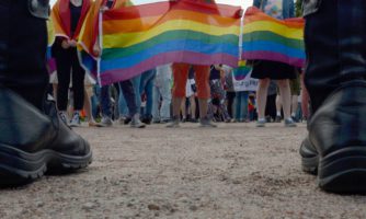 Rusia: La condena de cuatro años de prisión impuesta a la propietaria de una discoteca pone de manifiesto la creciente represión contra los derechos de las personas LGBTI